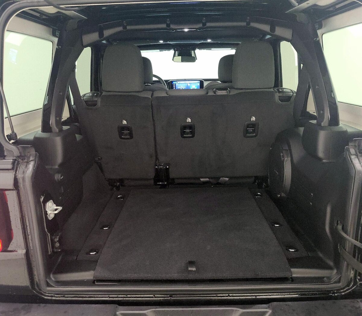 Trunk/Cargo (Seats Up)
