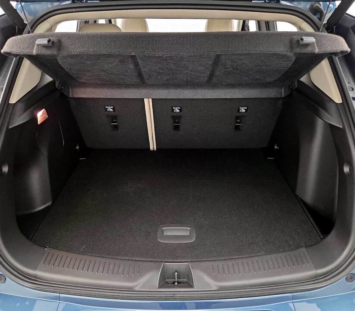 Trunk/Cargo (Seats Up)