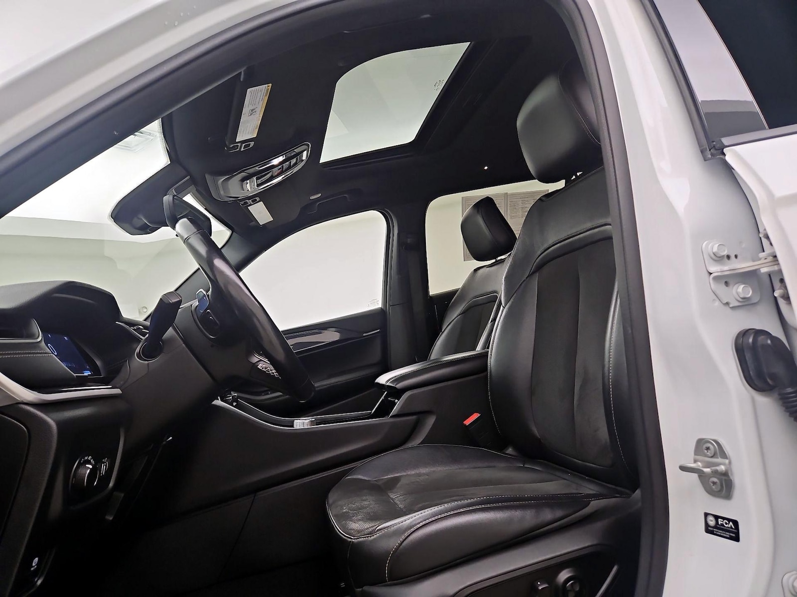 Sunroof(s) & Overhead Airbags