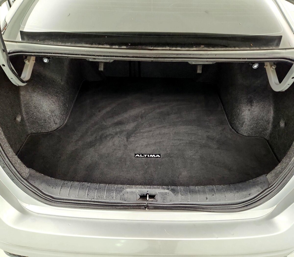 Trunk/Cargo (Seats Up)