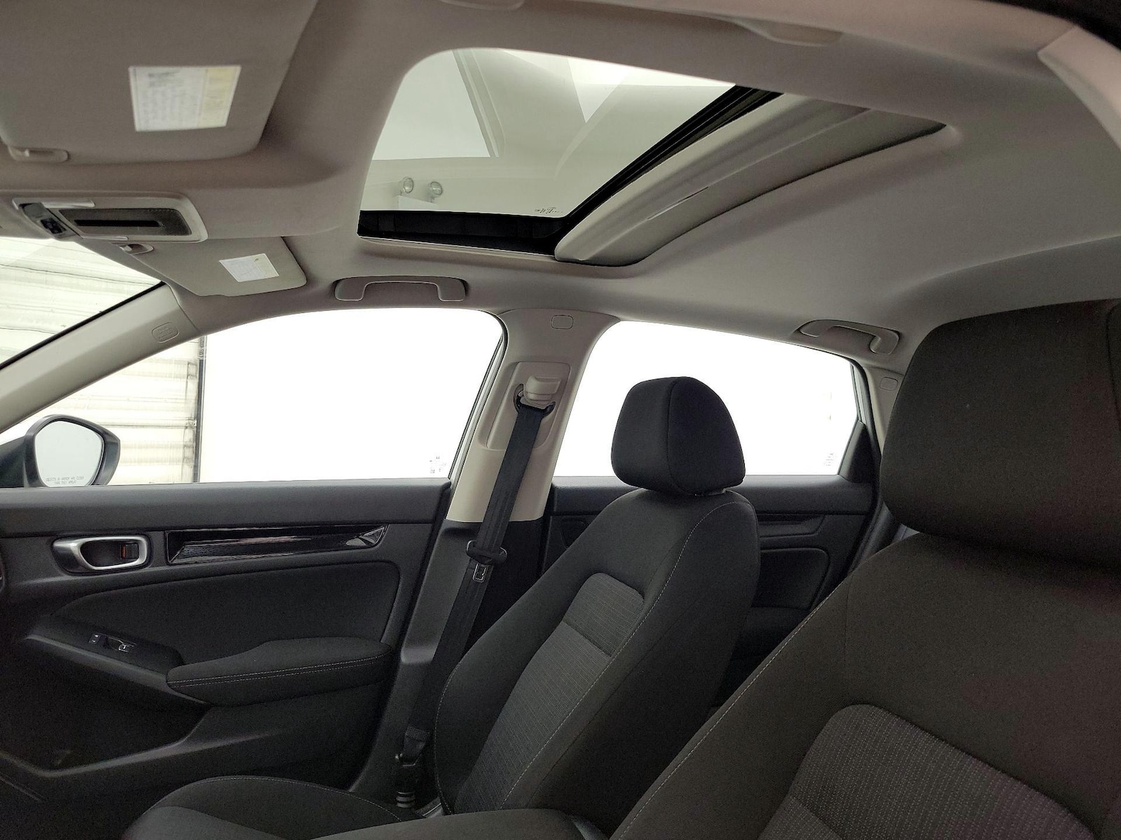 Sunroof(s) & Overhead Airbags