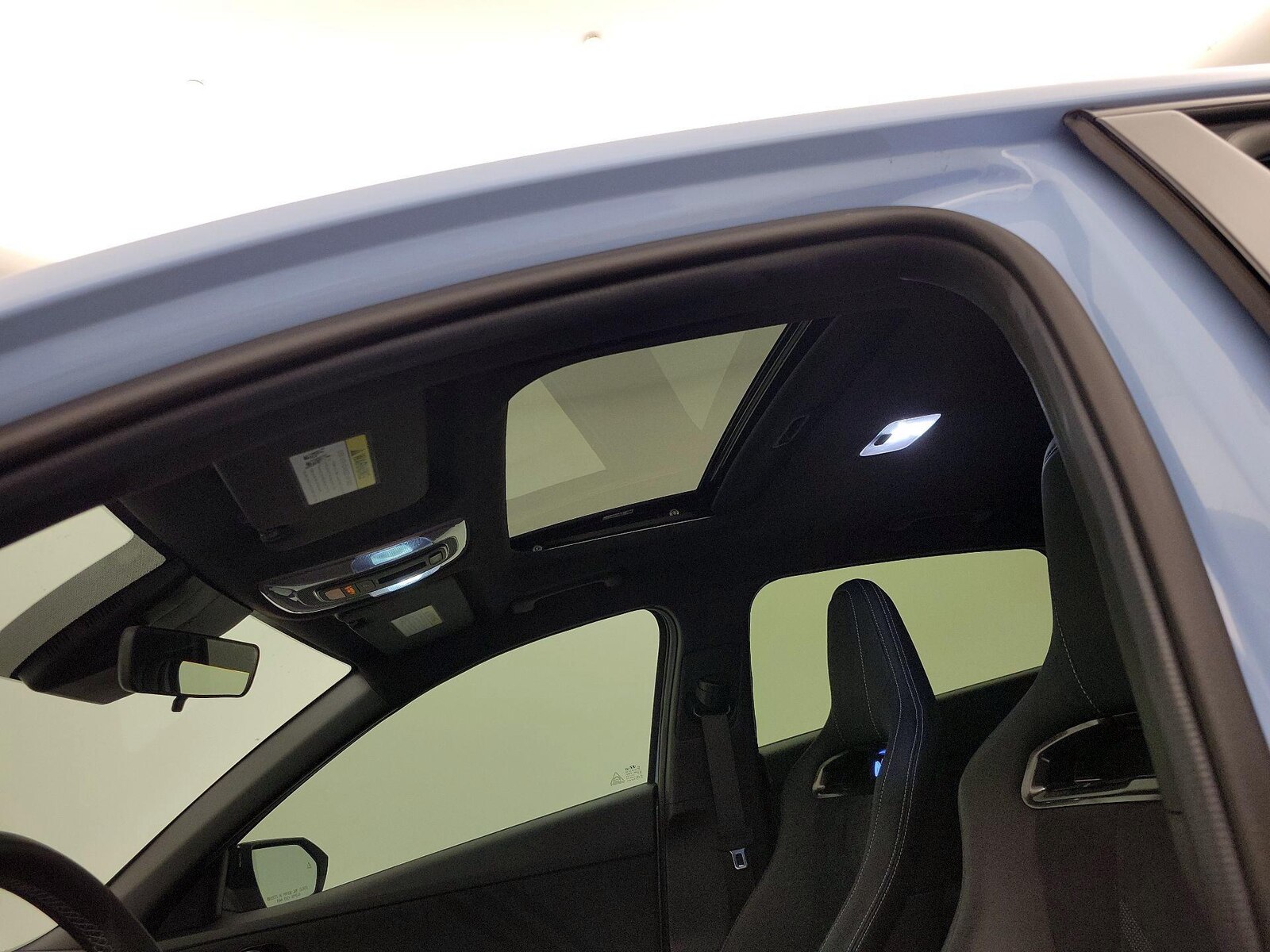 Sunroof(s) & Overhead Airbags