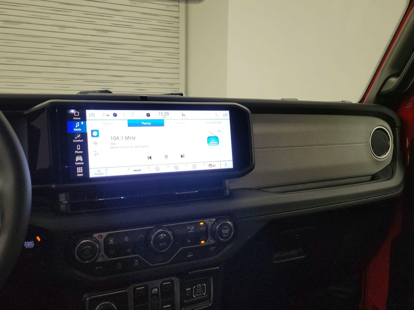 Apple CarPlay® & Android Auto™