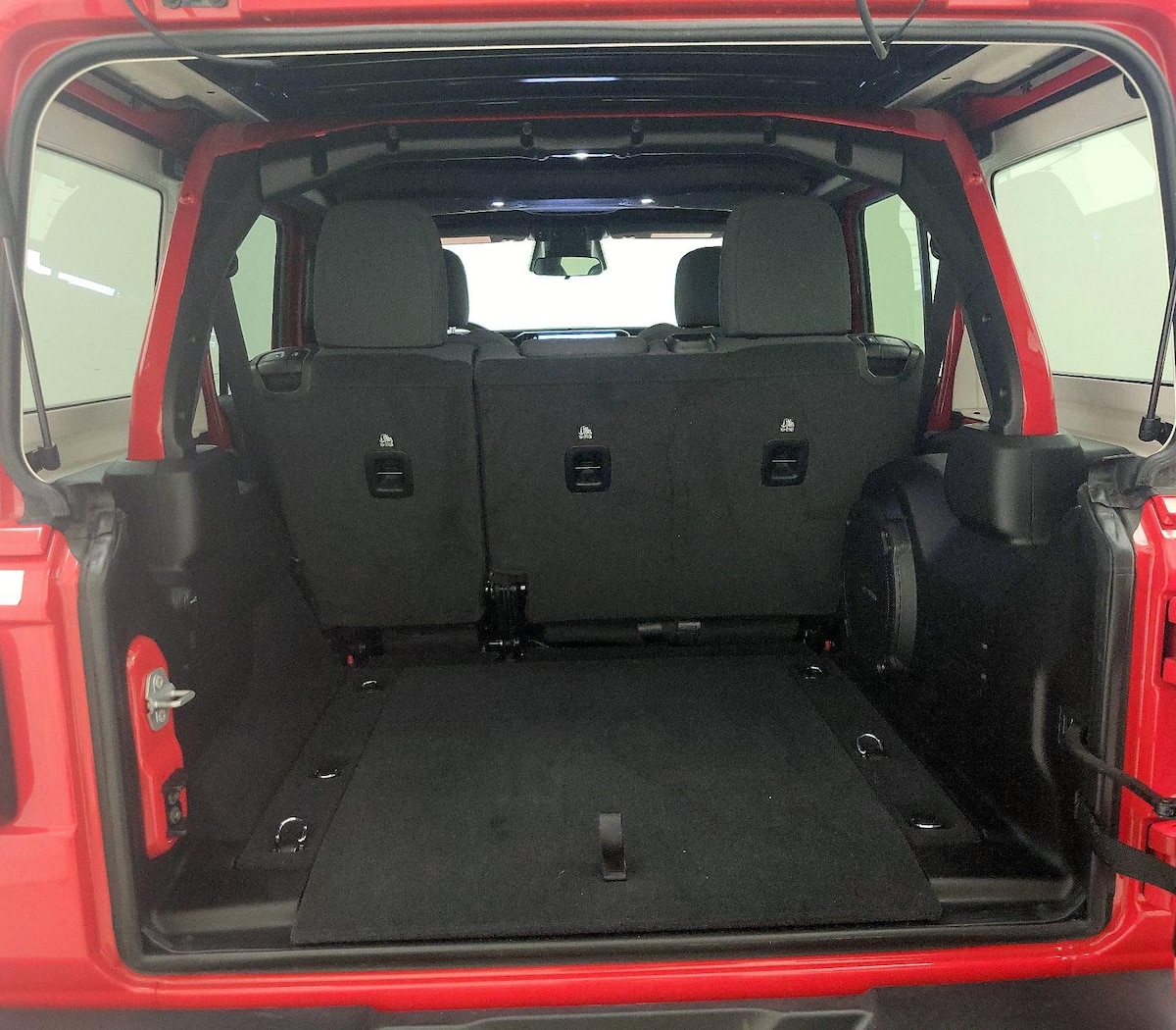 Trunk/Cargo (Seats Up)