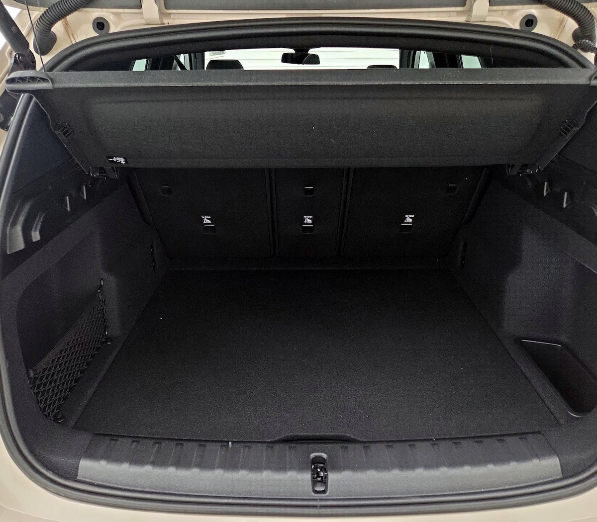 Trunk/Cargo (Seats Up)