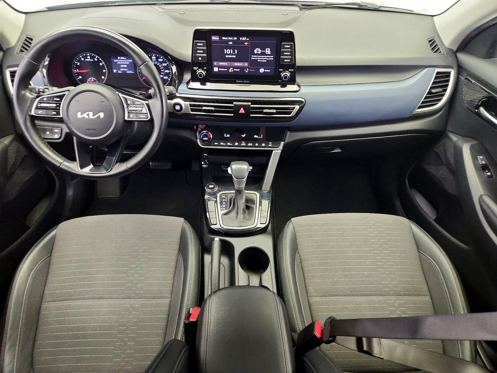 Apple CarPlay® & Android Auto™