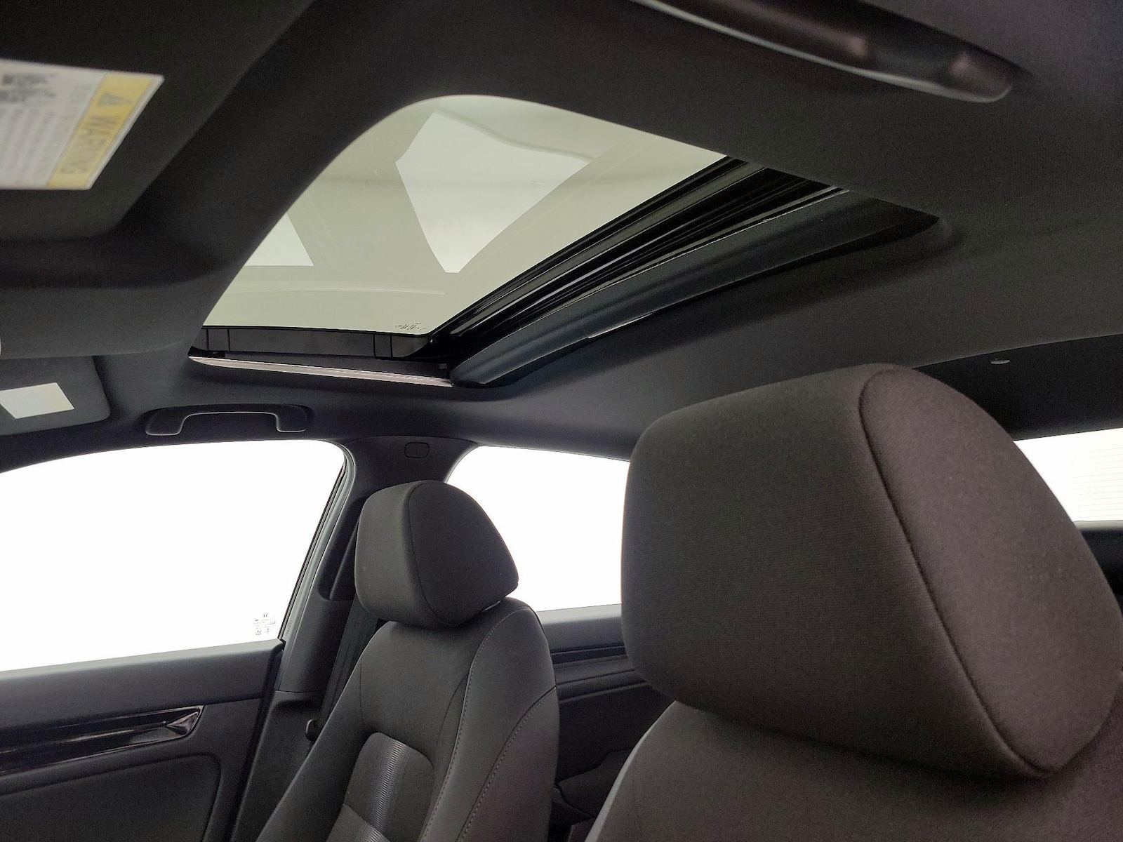 Sunroof(s) & Overhead Airbags