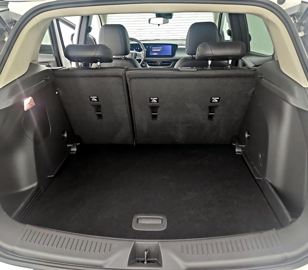 Trunk/Cargo (Seats Up)