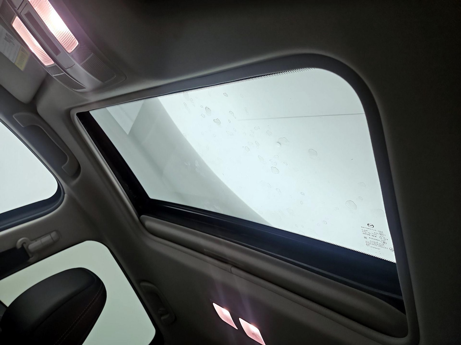 Sunroof(s) & Overhead Airbags