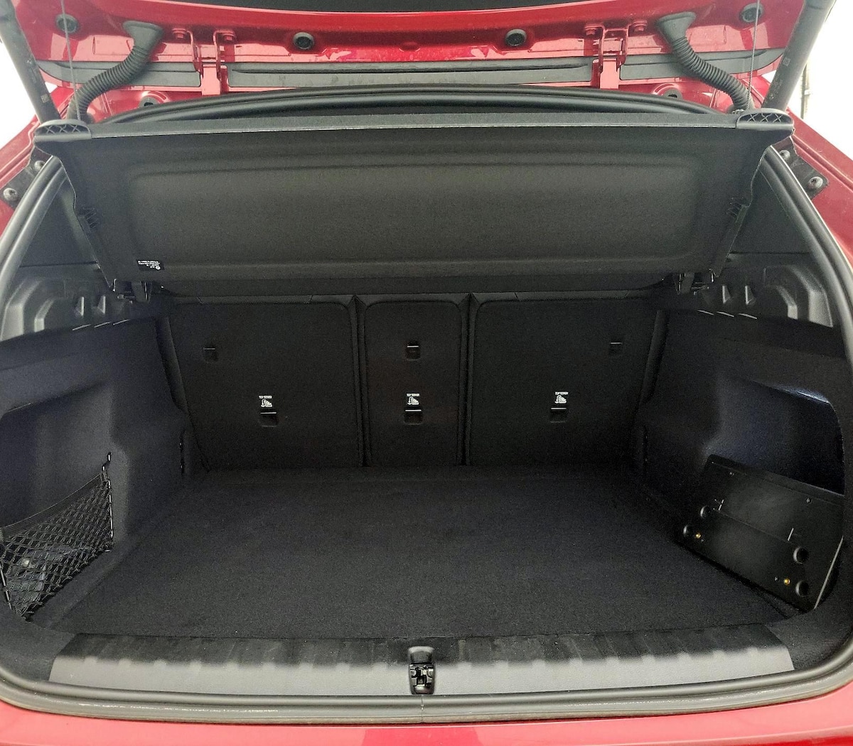 Trunk/Cargo (Seats Up)