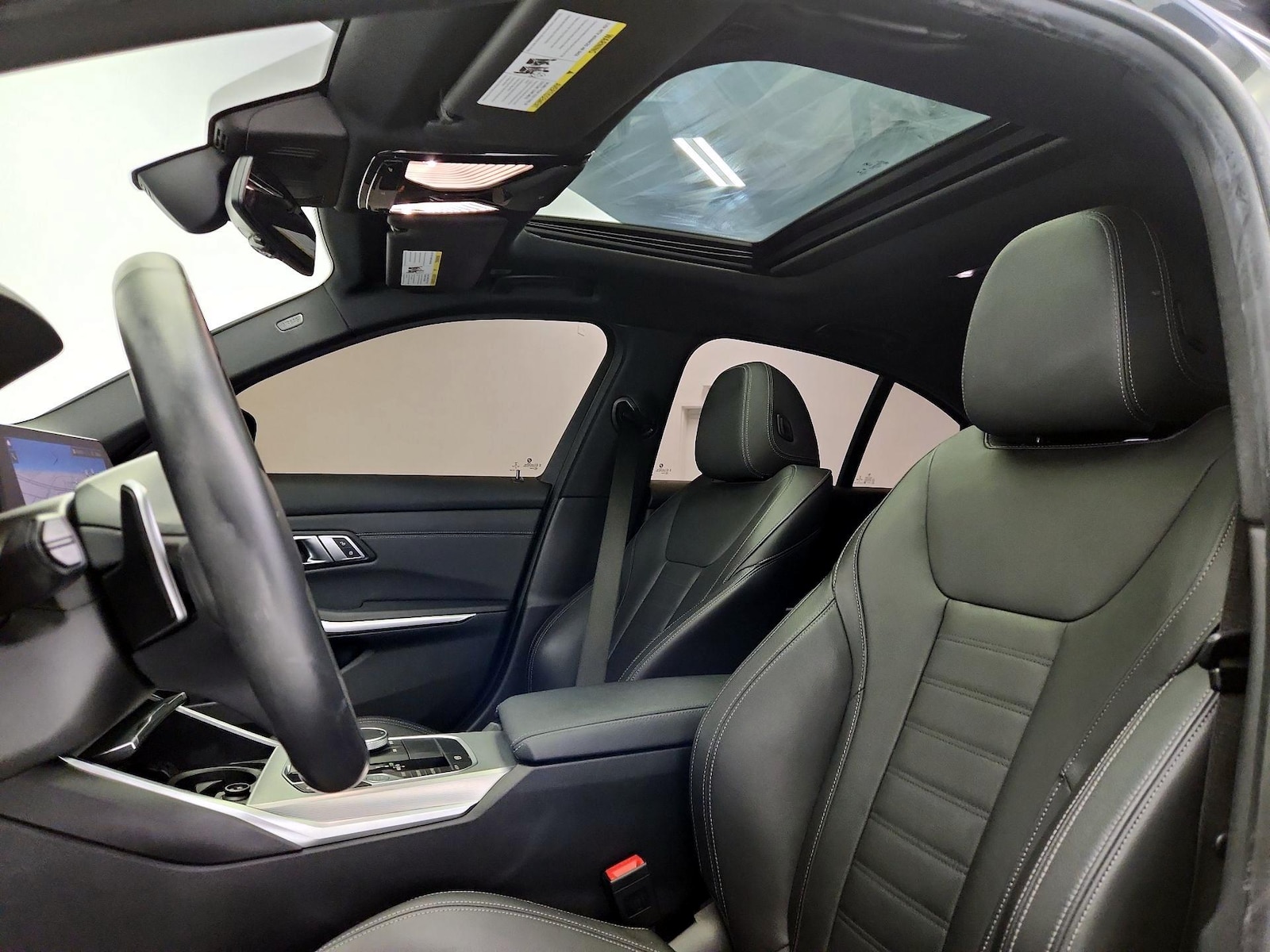 Sunroof(s) & Overhead Airbags