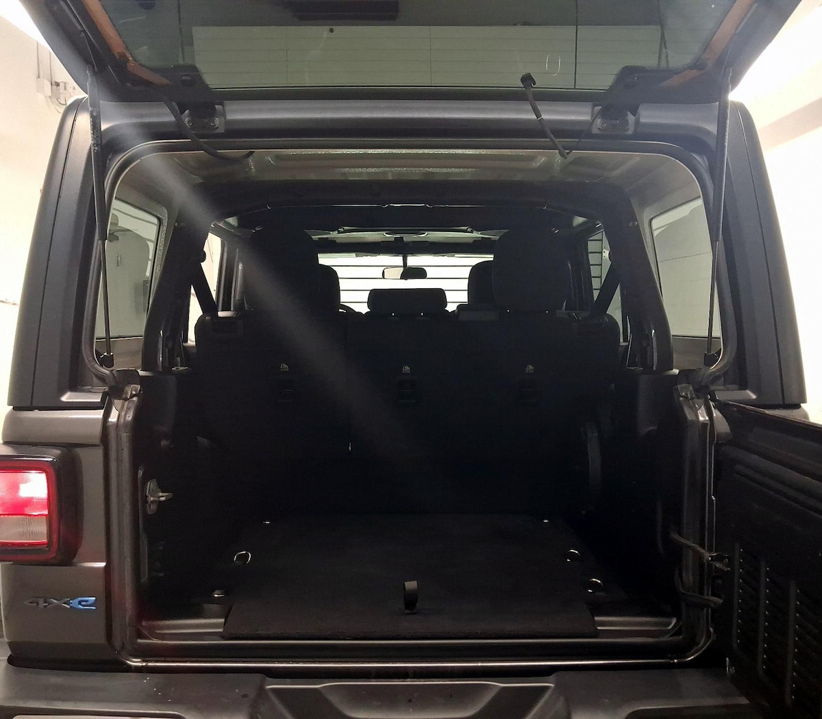 Trunk/Cargo (Seats Up)