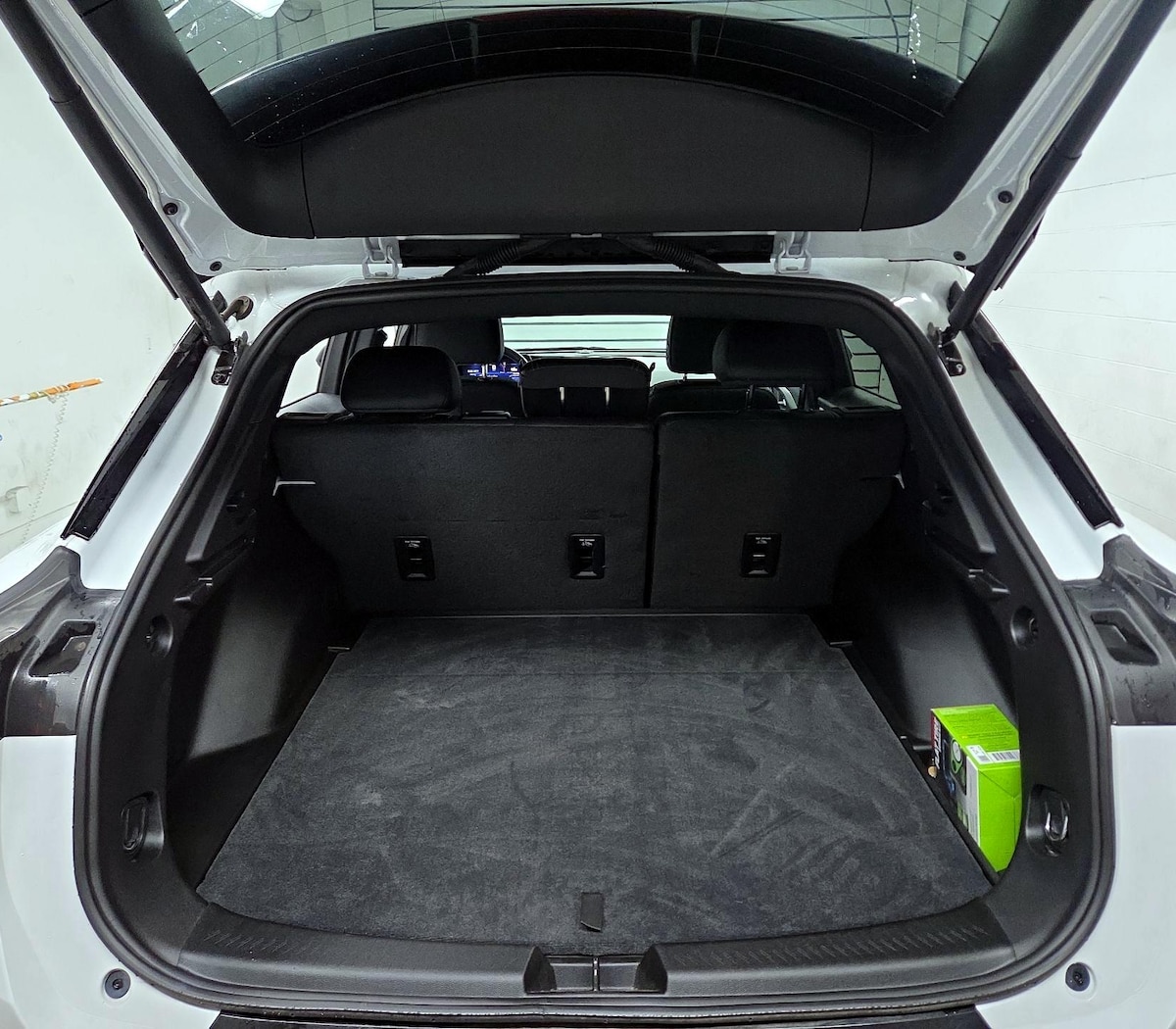 Trunk/Cargo (Seats Up)