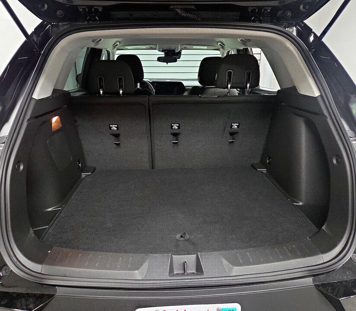 Trunk/Cargo (Seats Up)