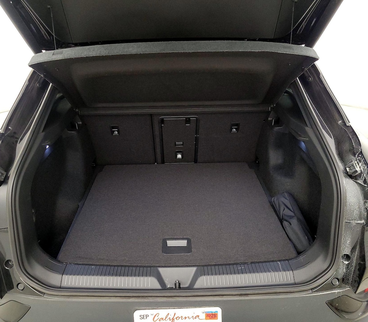 Trunk/Cargo (Seats Up)