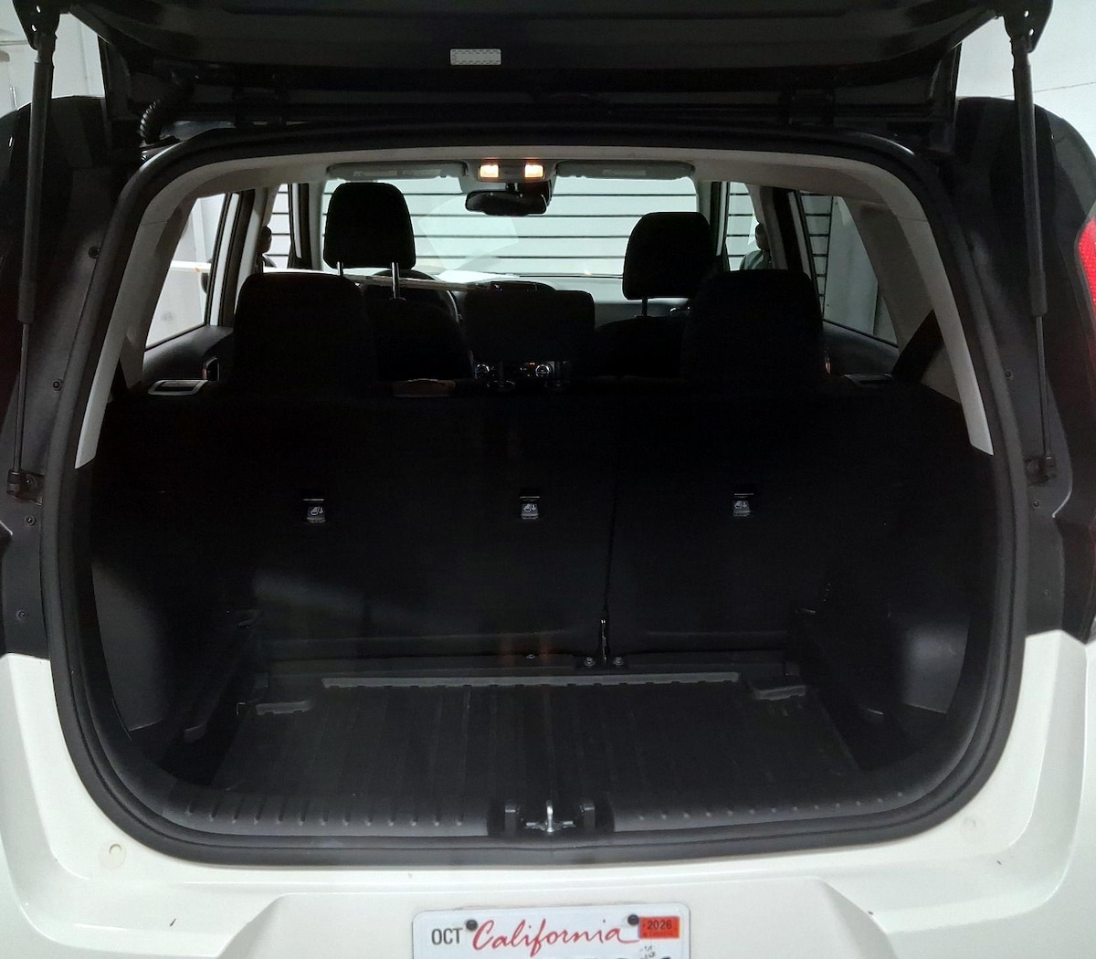 Trunk/Cargo (Seats Up)