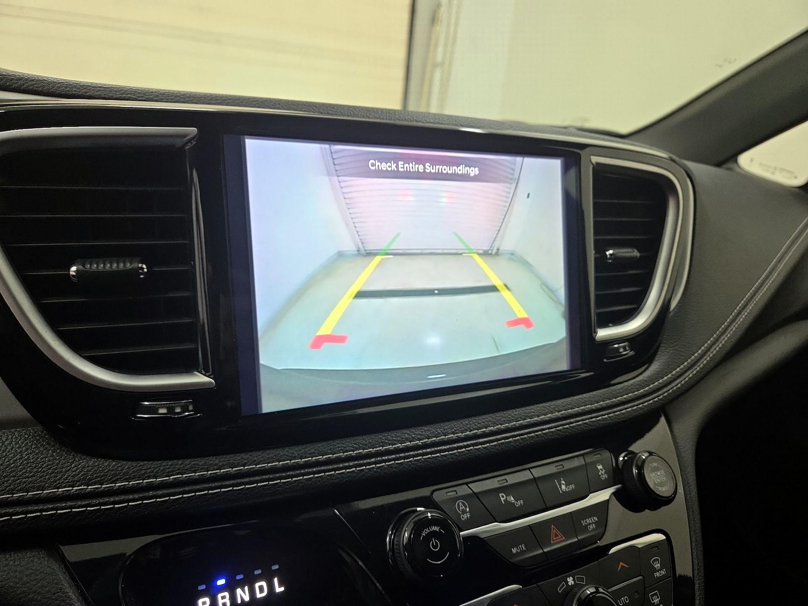 2025 Chrysler Pacifica Limited - Photo 16