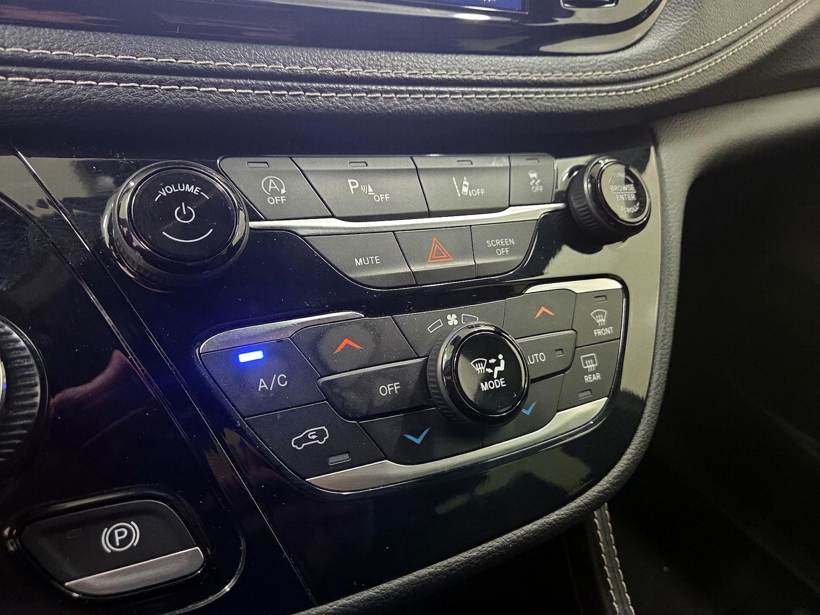2025 Chrysler Pacifica Limited - Photo 18