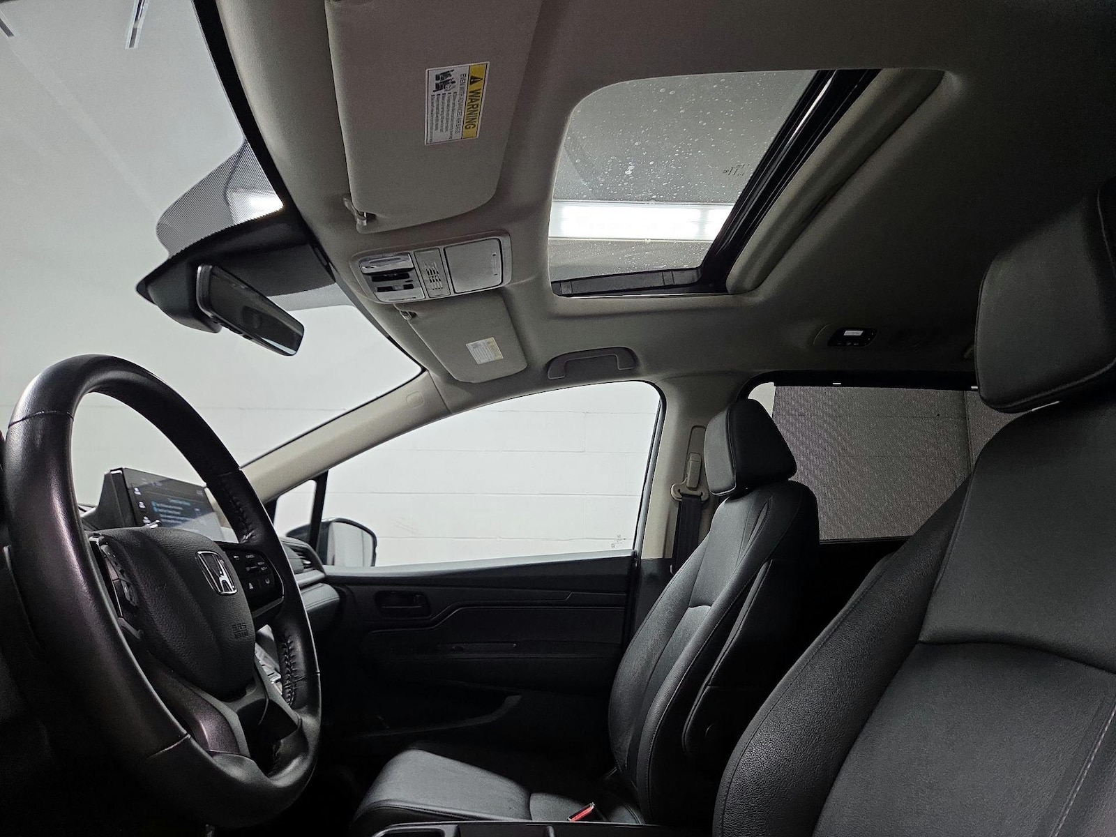 Sunroof(s) & Overhead Airbags