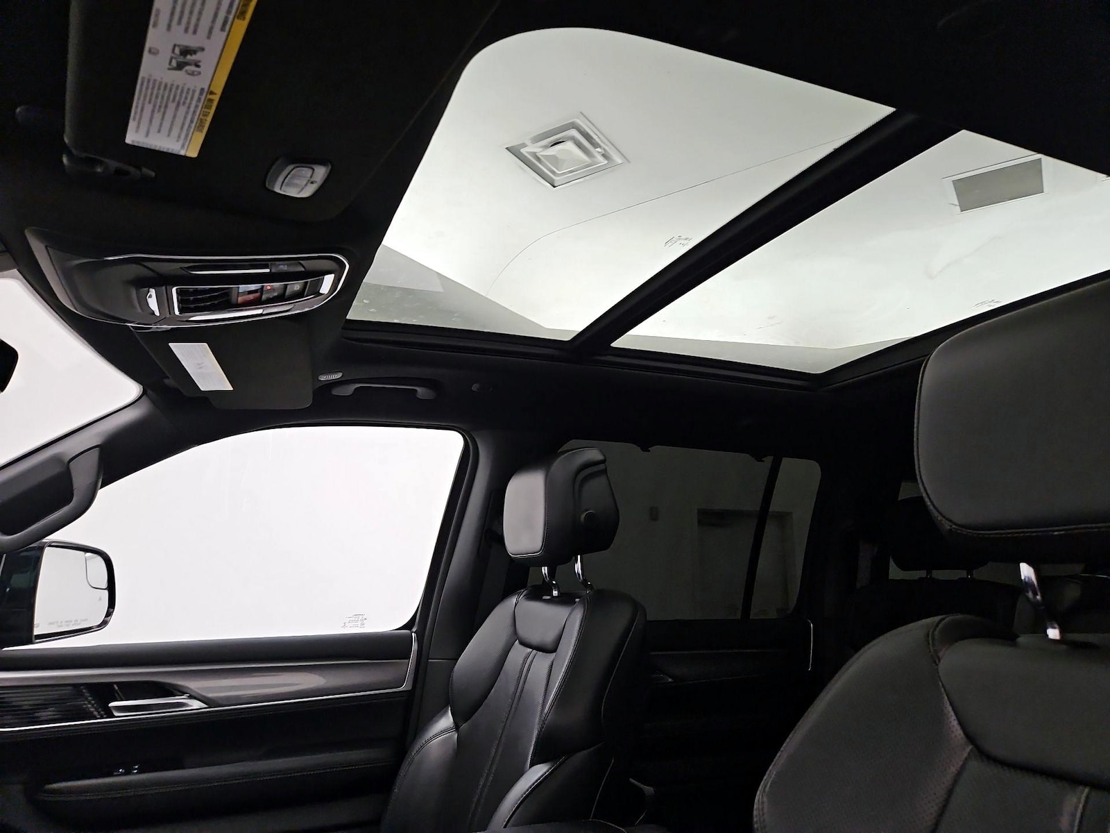 Panoramic Sunroof & Skylight(s)