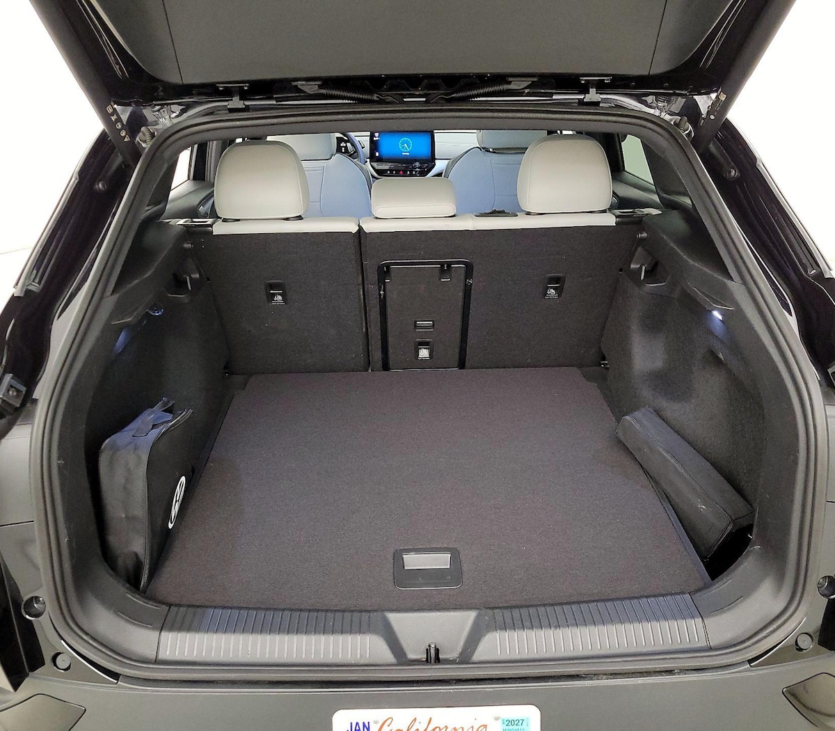 Trunk/Cargo (Seats Up)