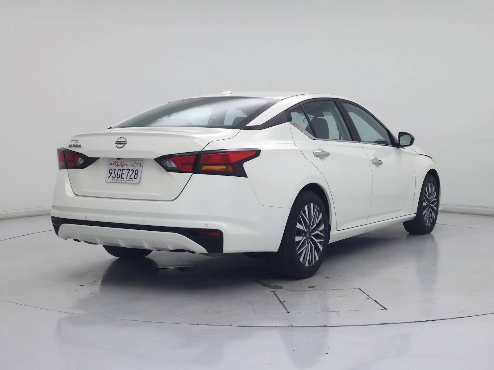 2025 Nissan Altima SV - Photo 9