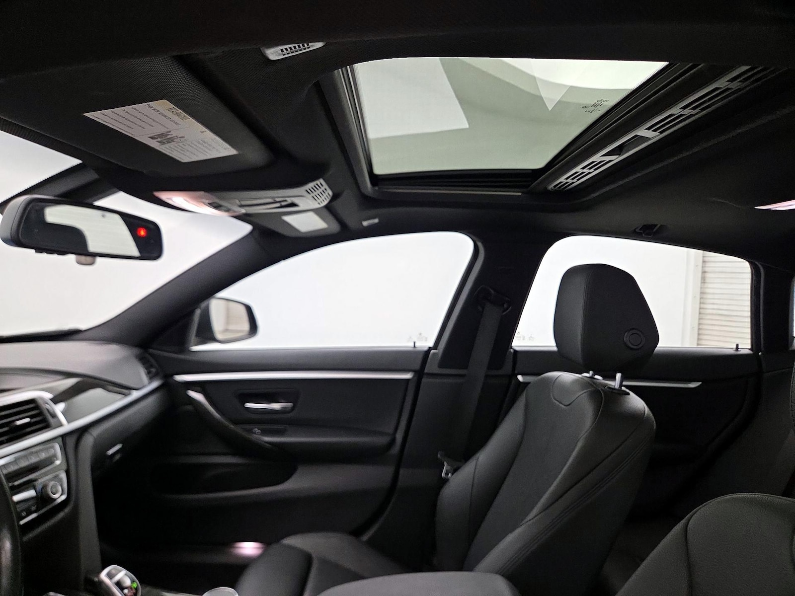 Sunroof(s) & Overhead Airbags