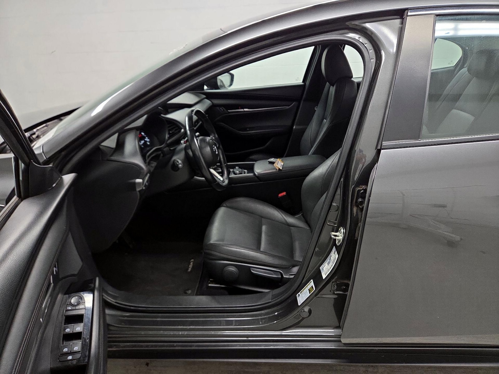 Side Airbags & Leatherette Seats