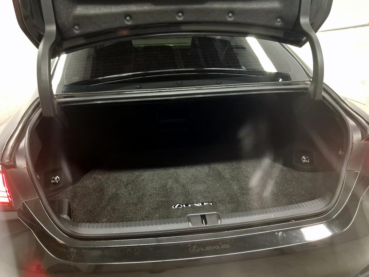 Trunk/Cargo (Seats Up)