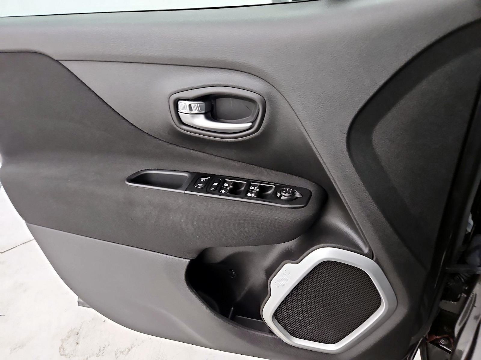 2021 Jeep Renegade Latitude - Photo 13