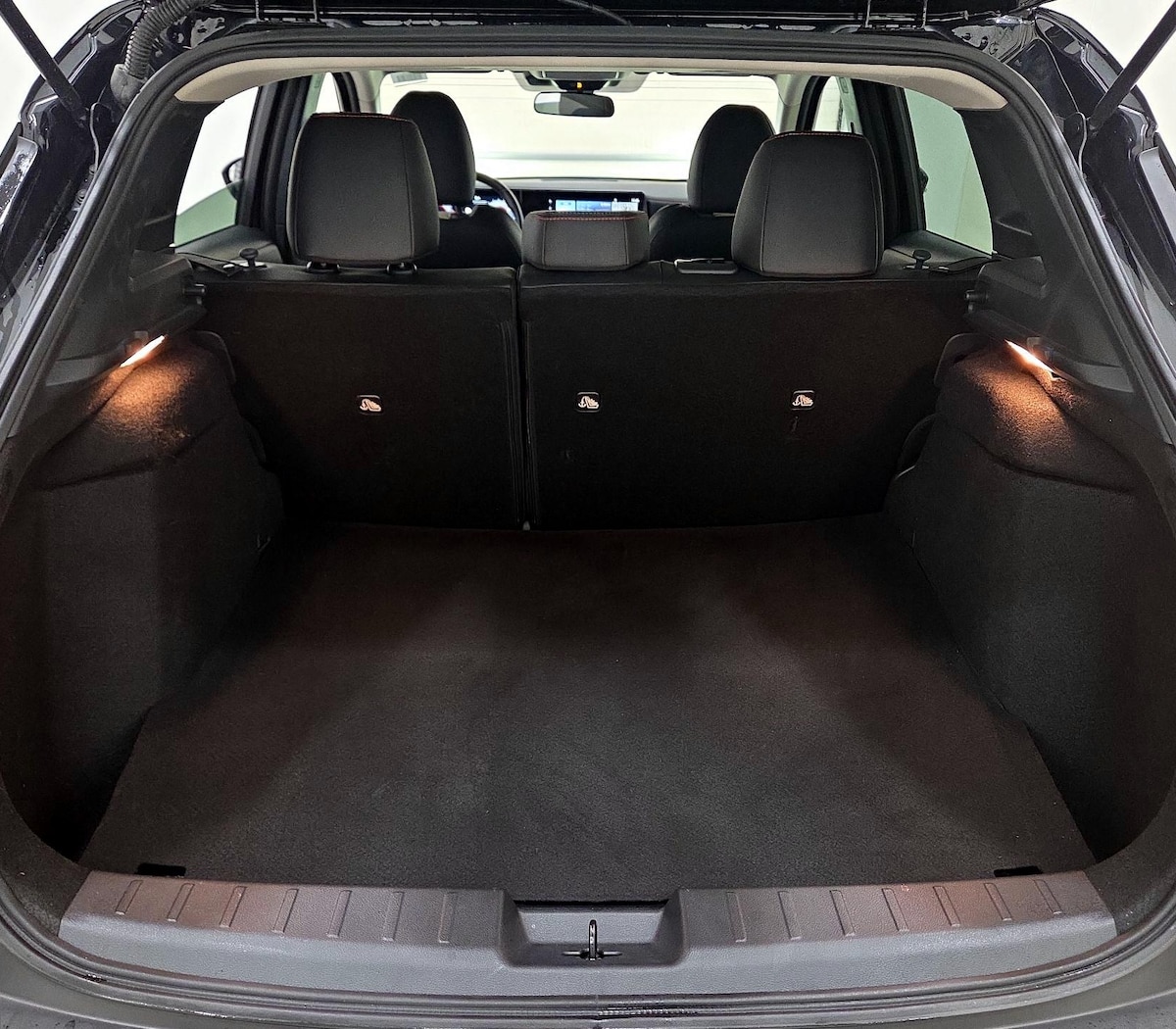 Trunk/Cargo (Seats Up)
