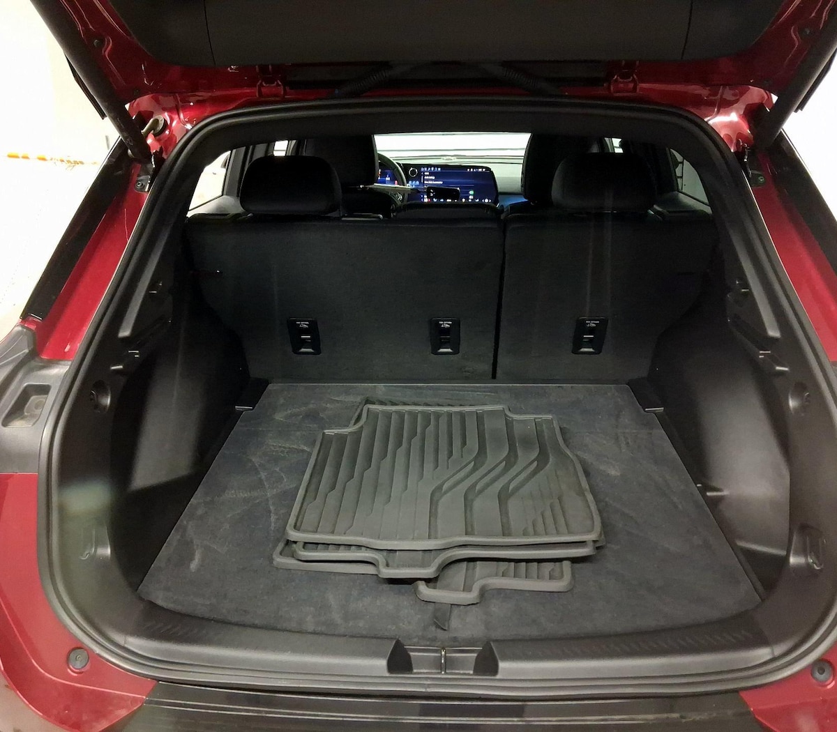 Trunk/Cargo (Seats Up)