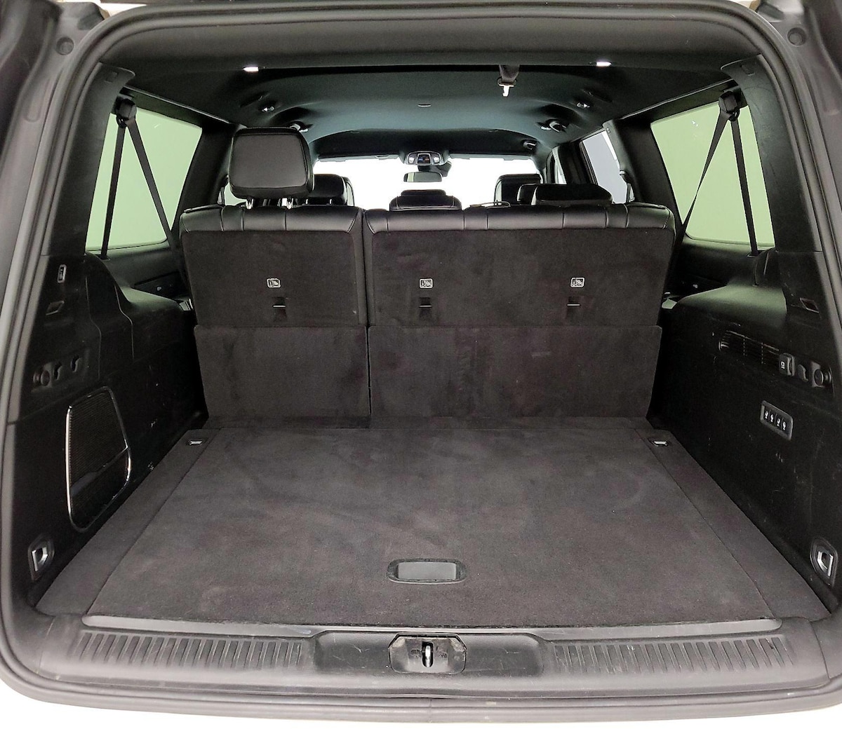 Trunk/Cargo (Seats Up)