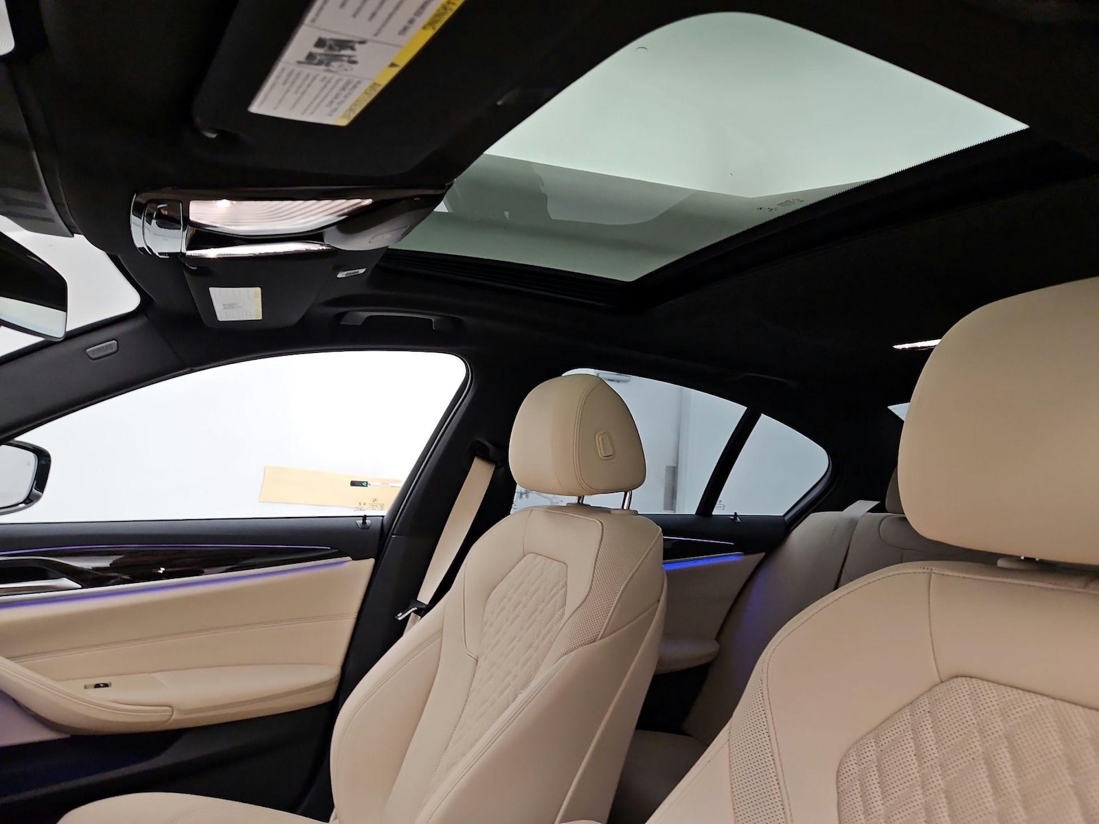 Sunroof(s) & Overhead Airbags