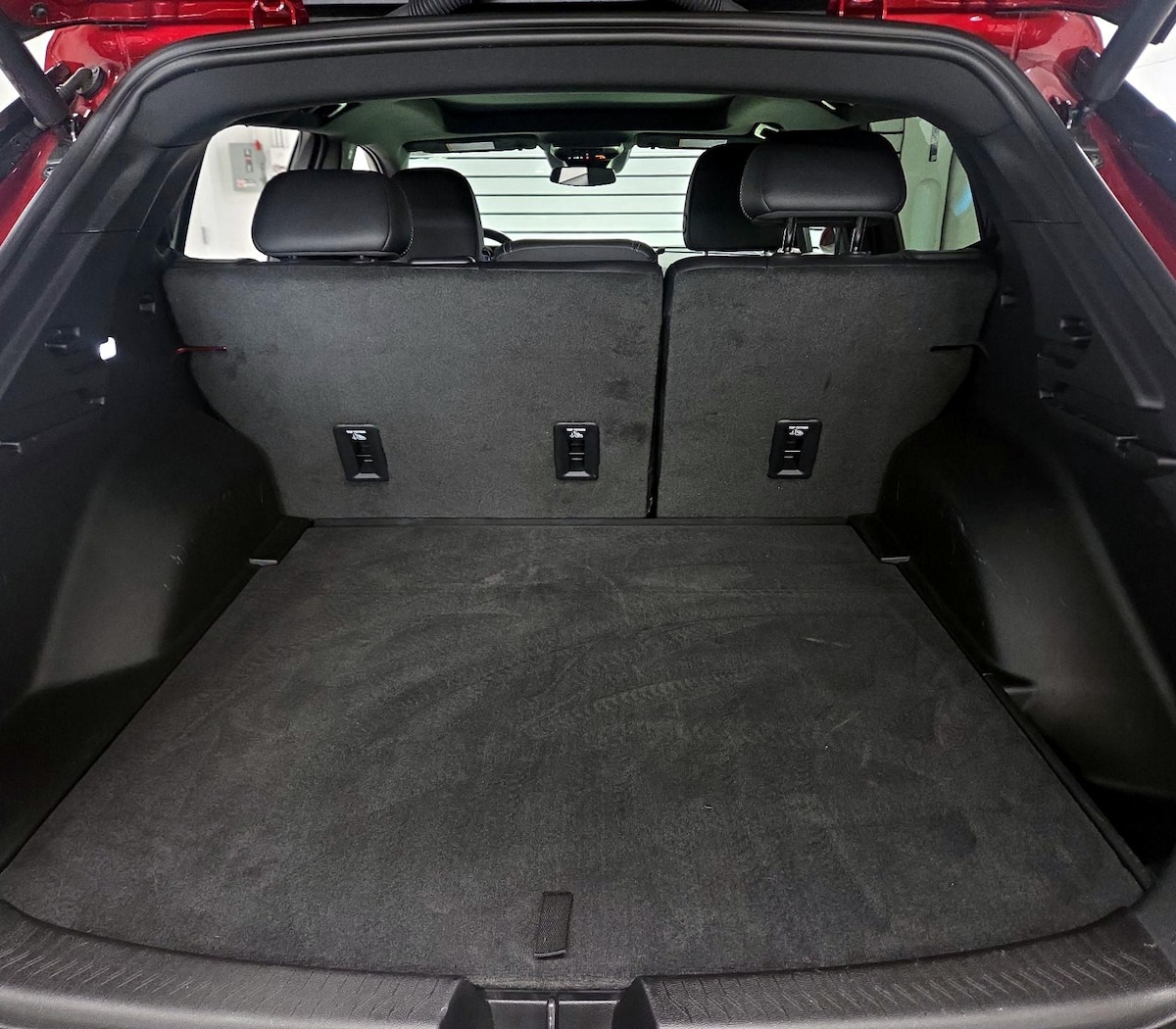 Trunk/Cargo (Seats Up)