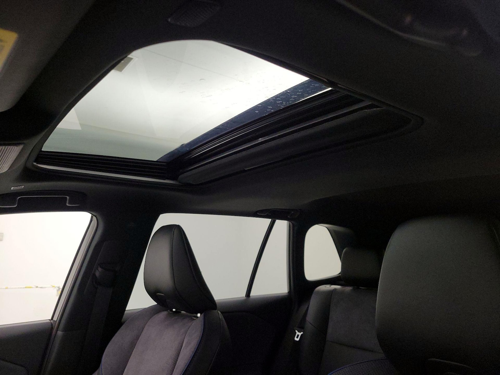 Sunroof(s) & Overhead Airbags