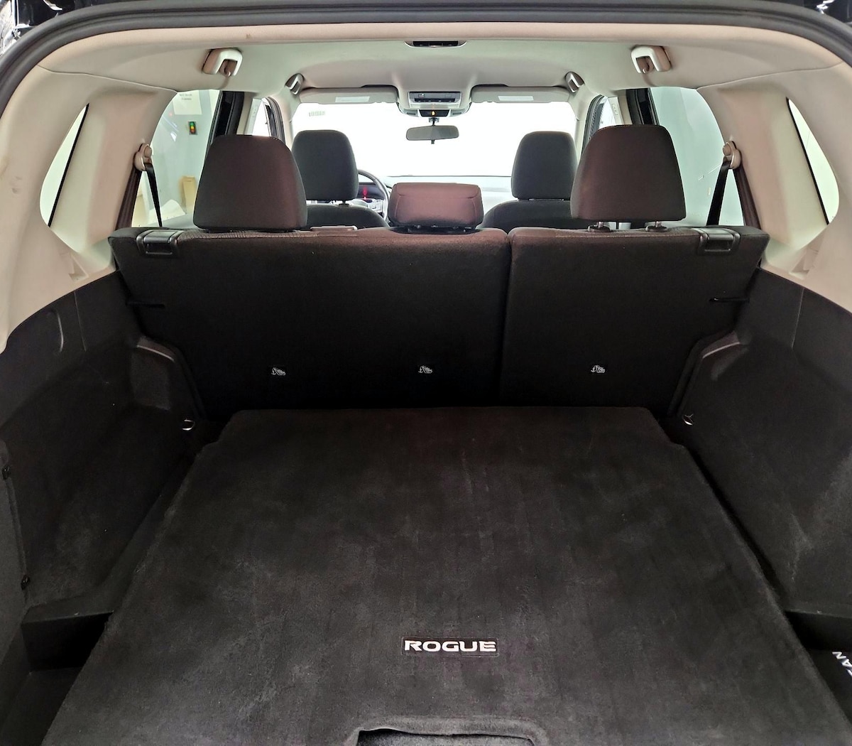 Trunk/Cargo (Seats Up)