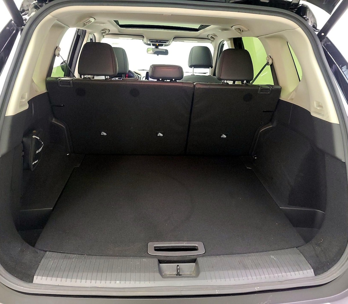Trunk/Cargo (Seats Up)