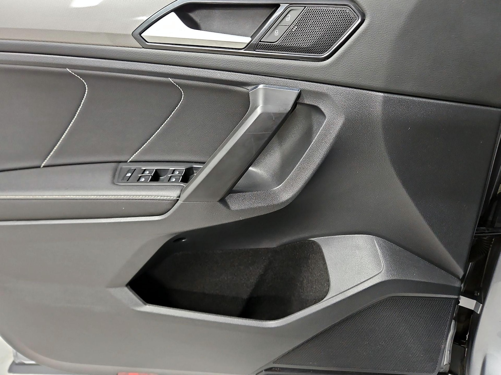 2023 Volkswagen Tiguan SE - Photo 13