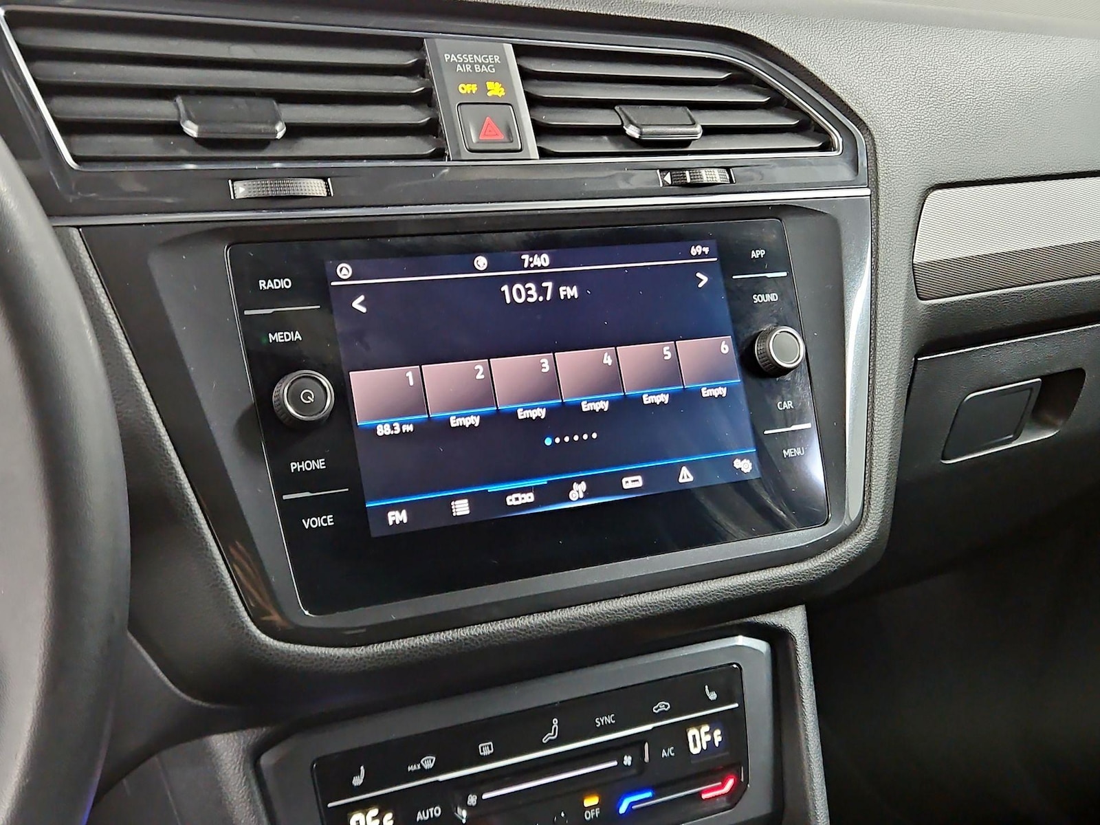 2023 Volkswagen Tiguan SE - Photo 16