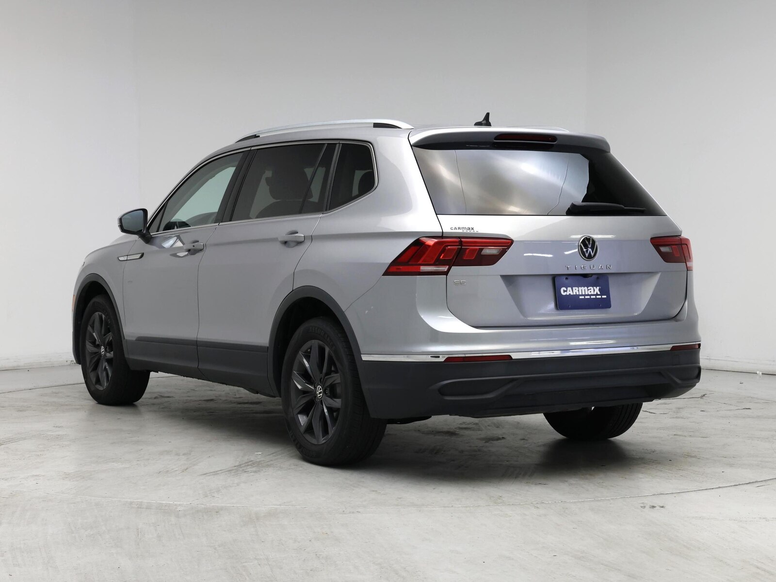 2023 Volkswagen Tiguan SE - Photo 3