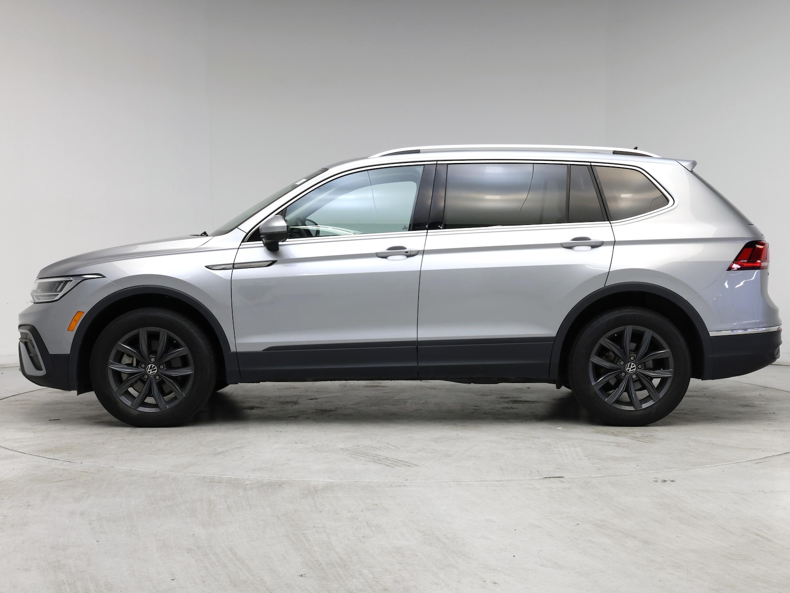 2023 Volkswagen Tiguan SE - Photo 4