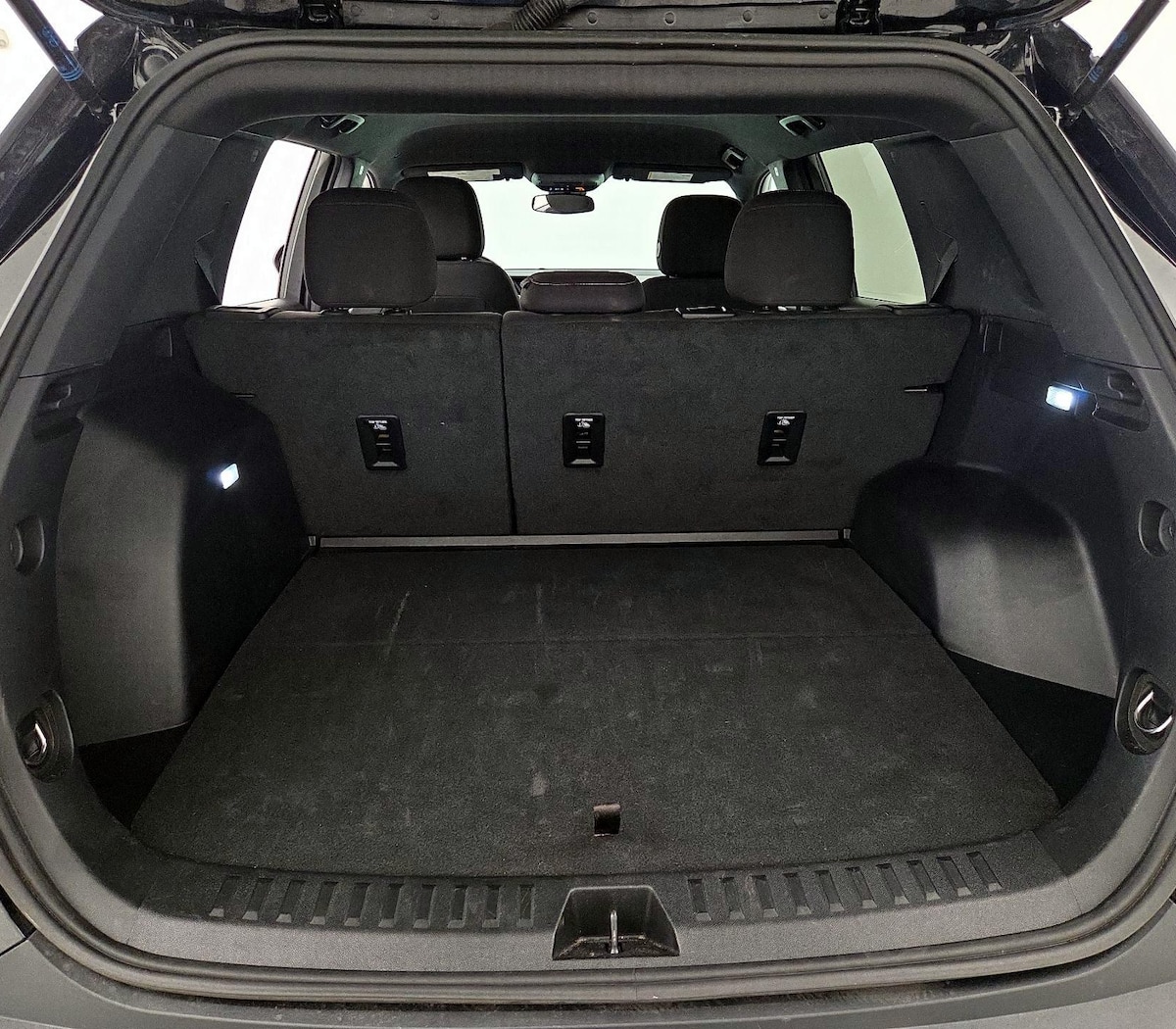 Trunk/Cargo (Seats Up)
