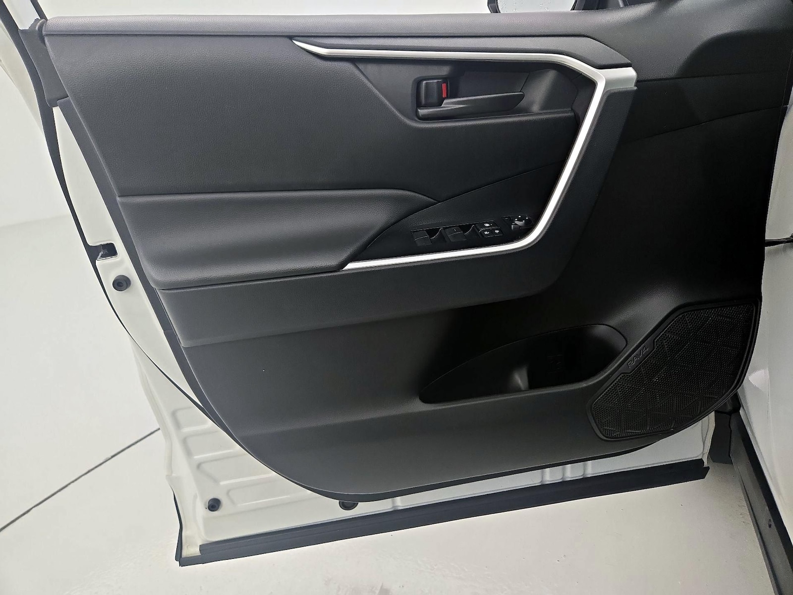 2025 Toyota RAV4 LE - Photo 13