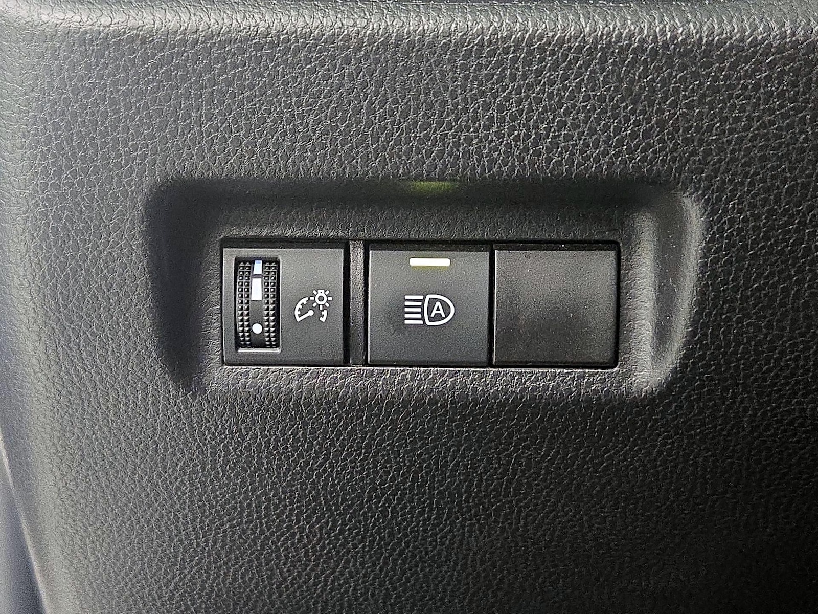 2025 Toyota RAV4 LE - Photo 14