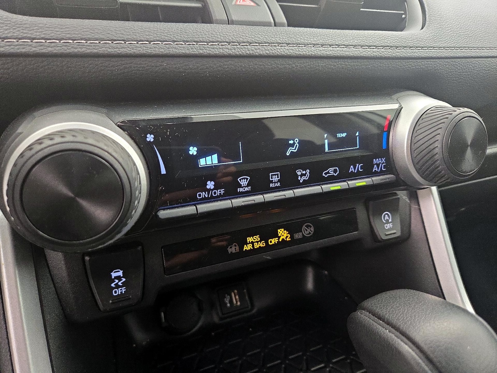 2025 Toyota RAV4 LE - Photo 17