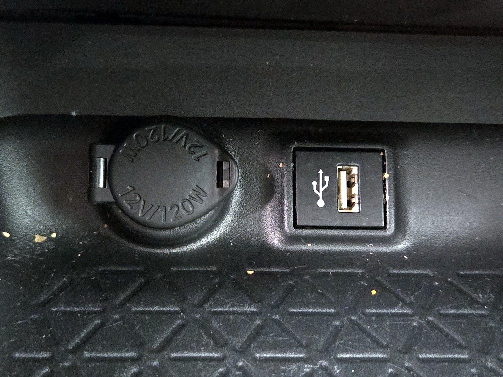 2025 Toyota RAV4 LE - Photo 19