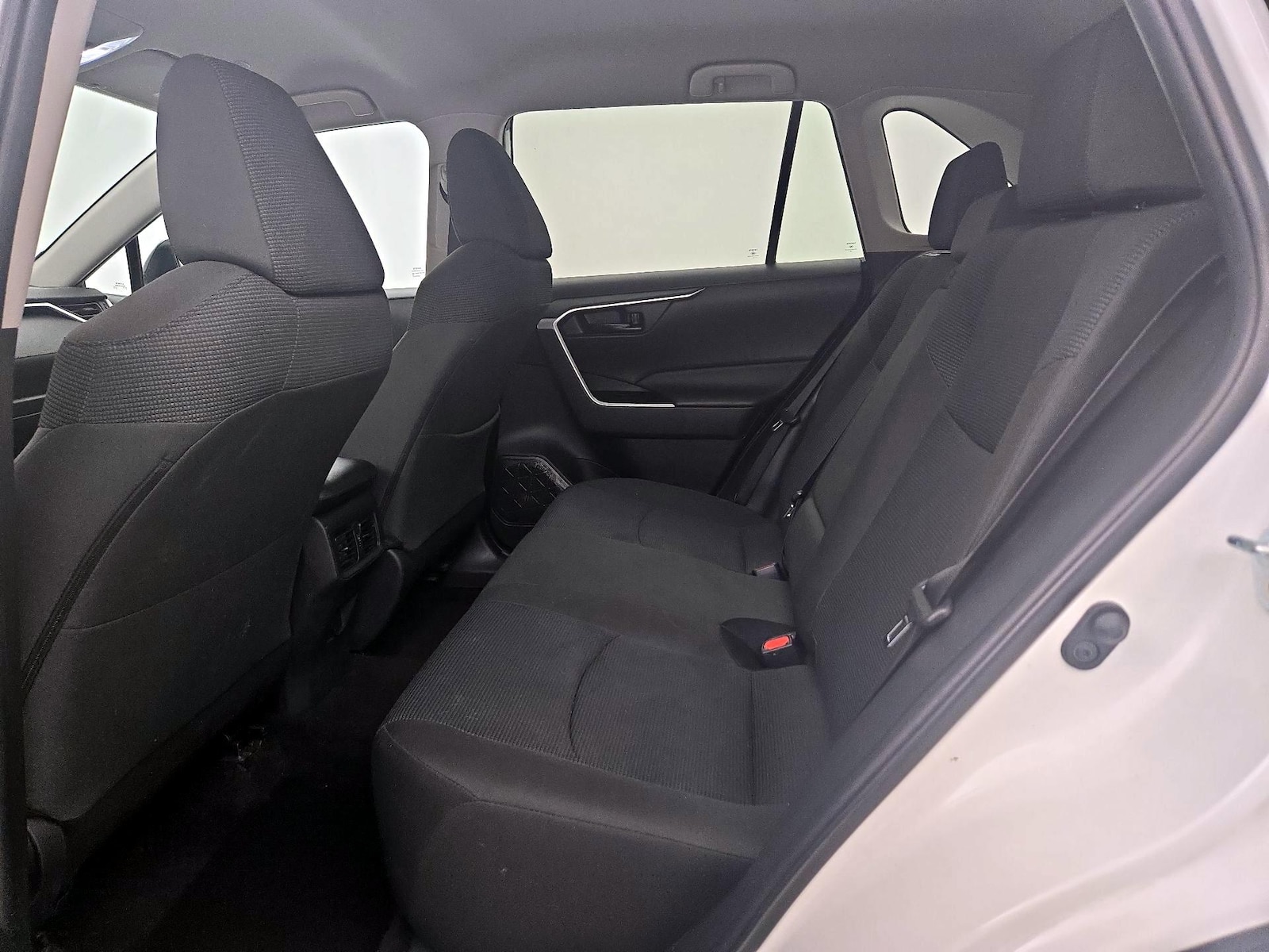 2025 Toyota RAV4 LE - Photo 20