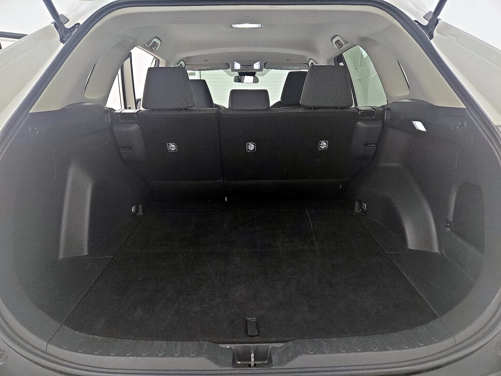 2025 Toyota RAV4 LE - Photo 21