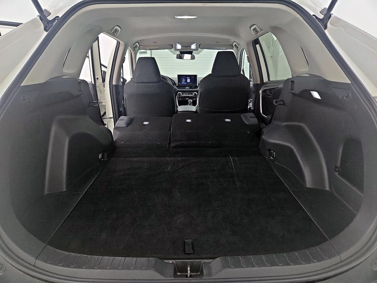 2025 Toyota RAV4 LE - Photo 22